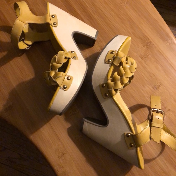 Gap Platform Heels Sandals Yellow Leather Wood Sole Size 9 - Picture 7 of 13